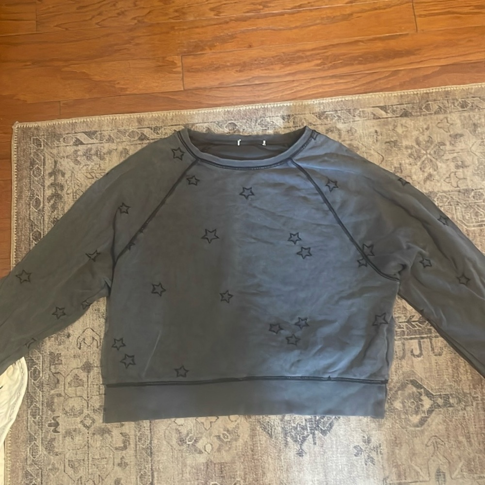 Cropped crewneck